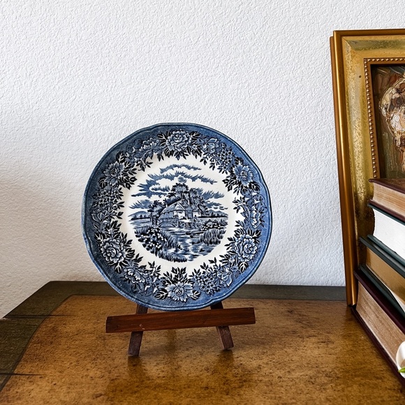 Vintage Salem China Co Olde‎ Staffordshire English Ironstone Hand Engraved Blue - Picture 2 of 6